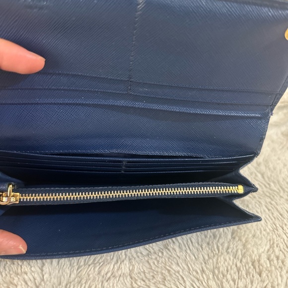🌷🌷GUC❗️❗️Prada long wallet🌸💎 Good Condition 👍 - Picture 7 of 9